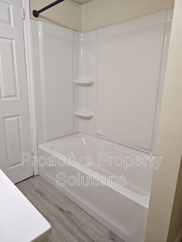 Building Photo - 850-850 Capouse Ave