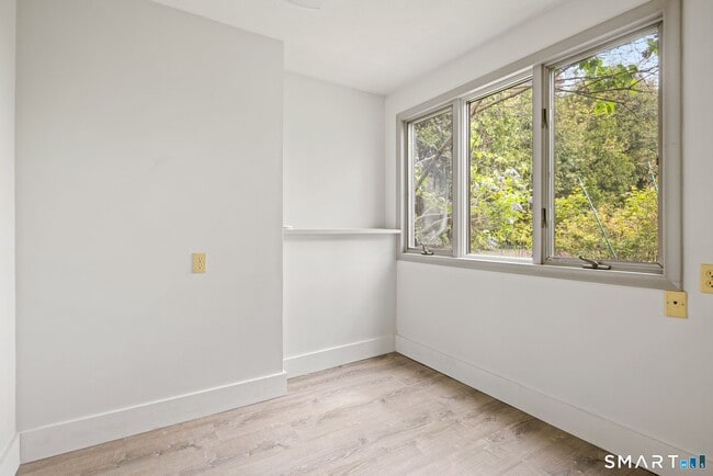 Building Photo - 39 Brightwood Ln