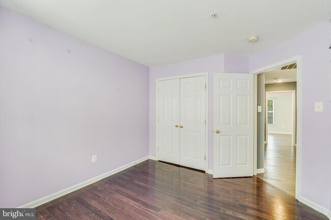 Building Photo - 7742 Valley Oak Dr