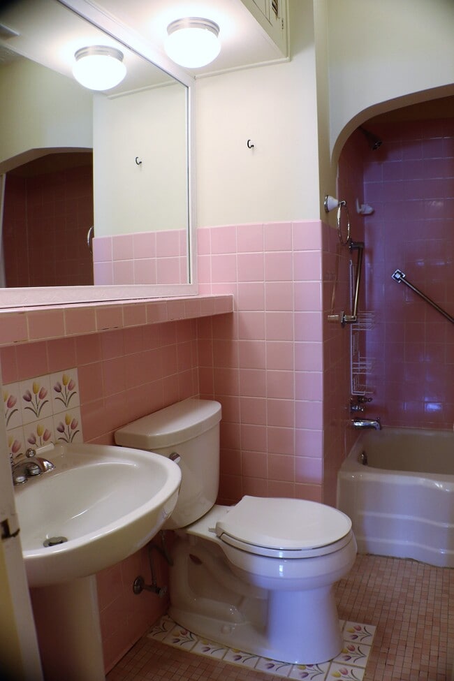 Building Photo - 109 Green Oak Dr