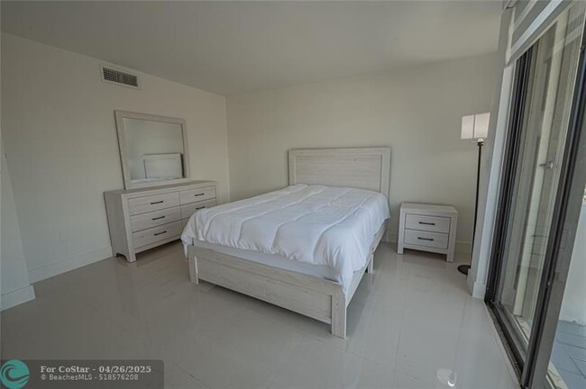 Building Photo - 468 Golden Isles Dr