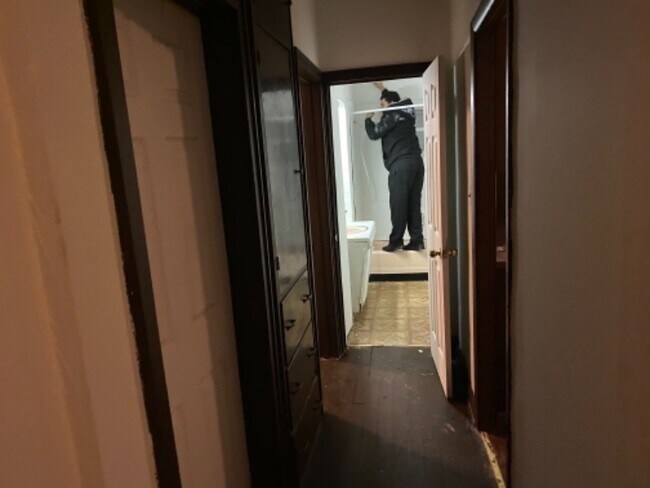 Building Photo - 1532 Woodland Ave NW