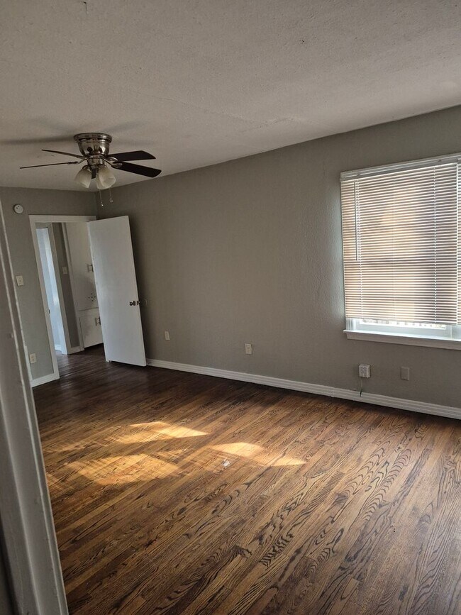 Building Photo - Charming 3-Bedroom, 2-Bath Home with Bonus...