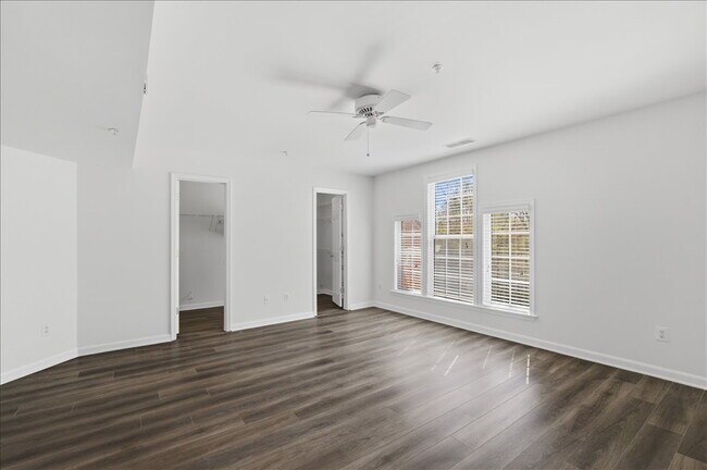 Building Photo - "Luxurious 2-Bed Condo with, loft, Granite Elegance & Hardwood Charm in Reston, VA!"