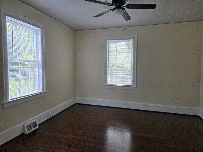 Building Photo - 4 Bedroom 2 bath Home For Rent - Heart of Florence