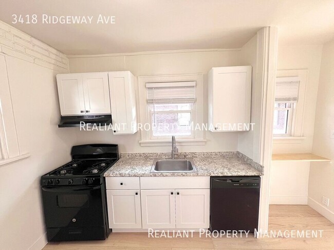 Building Photo - Beautiful, Newly Renovated 3-Bedroom, 1 Ba...