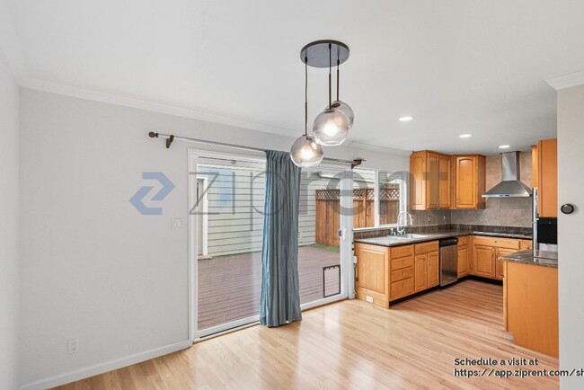 Building Photo - 843 Peary Ln