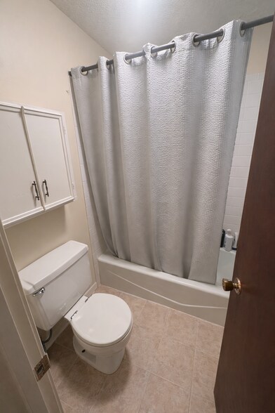 Building Photo - 205 Dogwood Dr