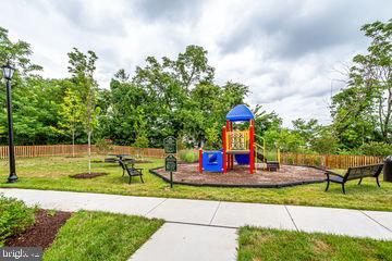 Building Photo - 612 Totten Pl NE