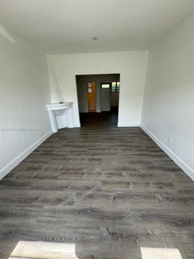 Building Photo - 1562 West Ave