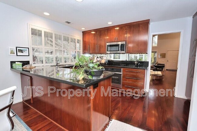 Building Photo - 2010 Promontory Point Ln