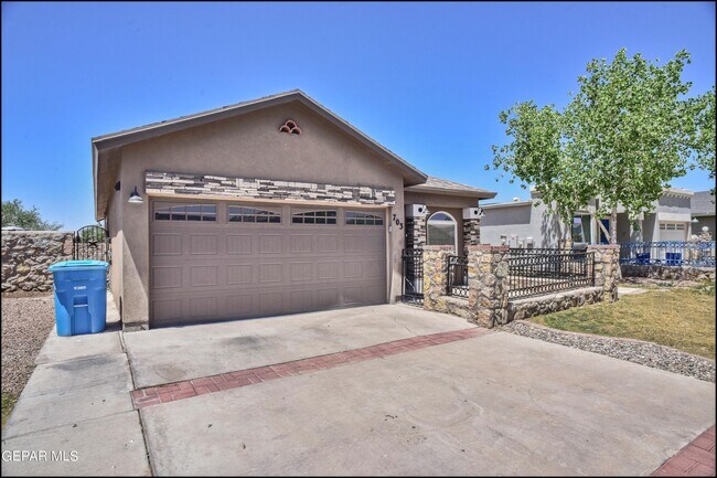 Building Photo - 703 Joe Rodriguez Dr