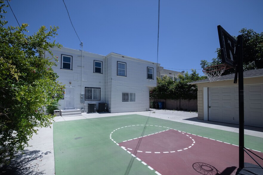 Building Photo - 907 Westchester Pl