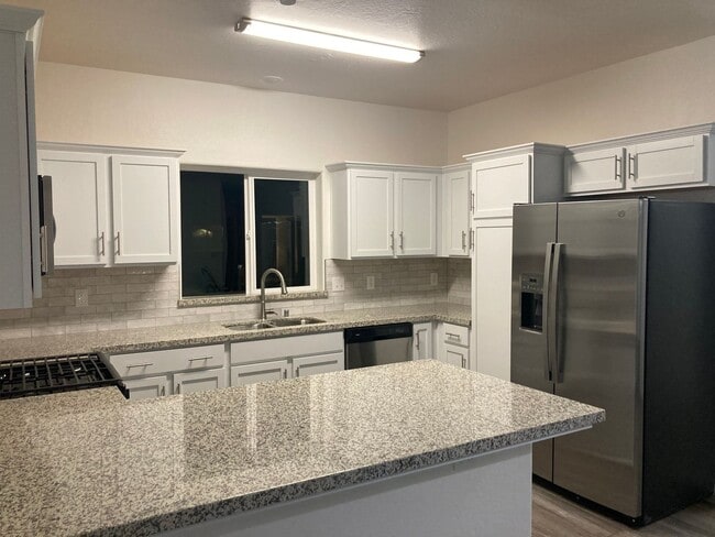 Building Photo - 3928-3928 S Burke St