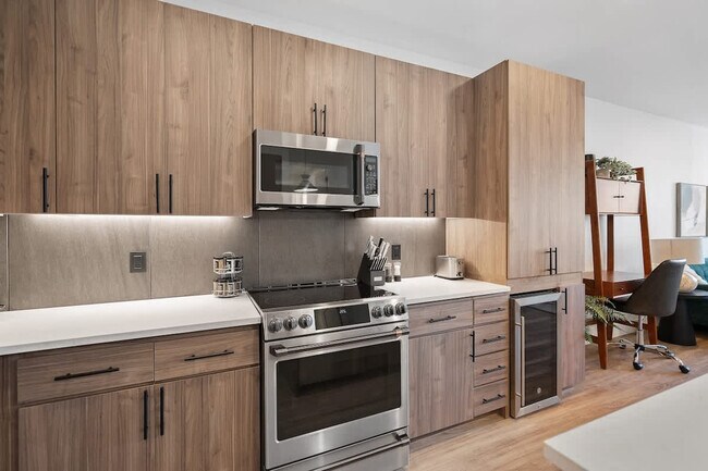 Building Photo - 15825 N 71st St