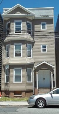 Building Photo - 483 Avon Ave
