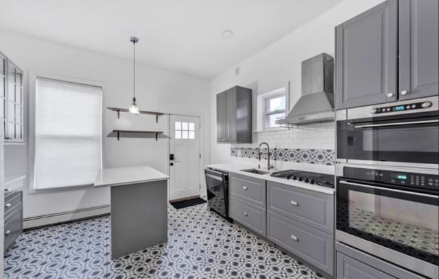 Kitchen w. Island - 13 2nd Ave