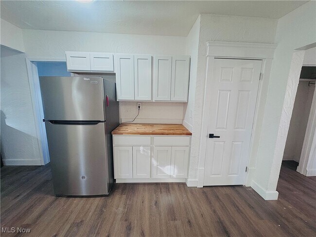 Building Photo - 308 Cole Ave