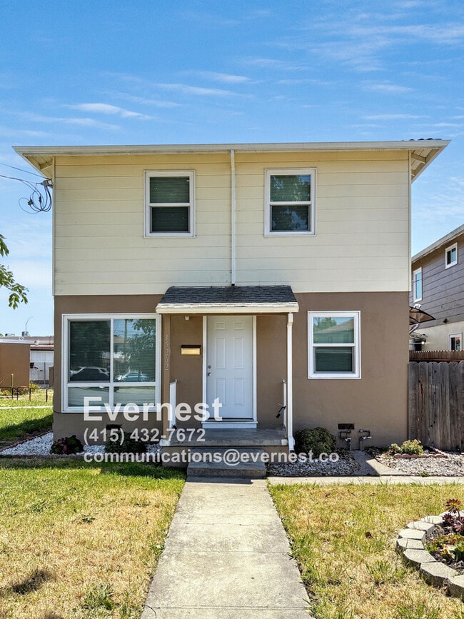 Primary Photo - Charming 2-Bedroom, 1-Bathroom House in a ...