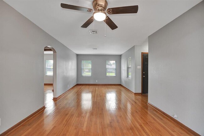 Building Photo - 6961 Peyton St
