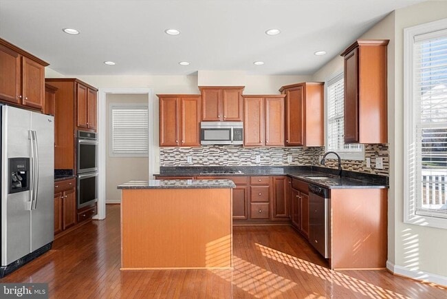 Building Photo - 16421 Regatta Ln