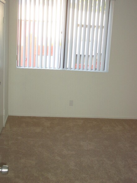 Building Photo - 7211 Cozycroft Ave