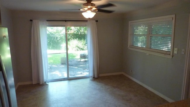 Building Photo - 12811 Butterfly Ln