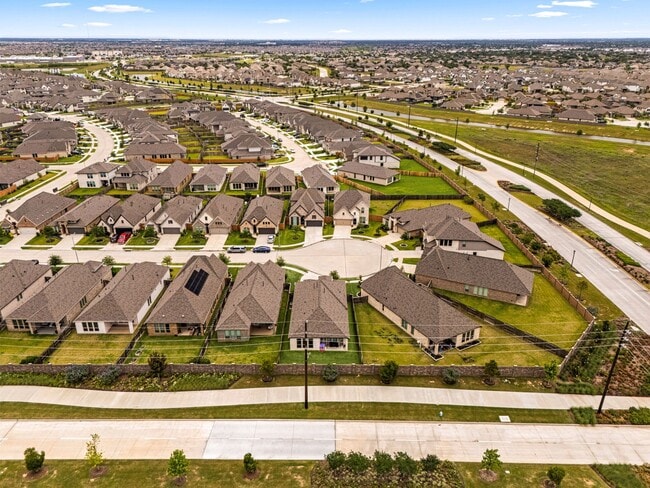 Building Photo - 8711 Hbr Pnes Dr