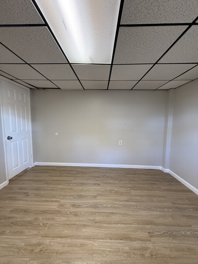 Building Photo - 205 Mardale Dr