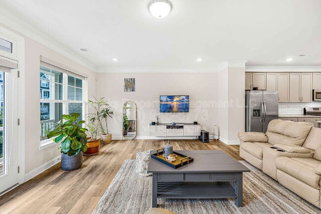 Building Photo - 10252 Glenmere Crk Cir