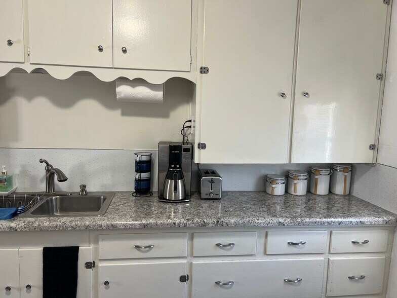 Building Photo - 506 S 5th Ave