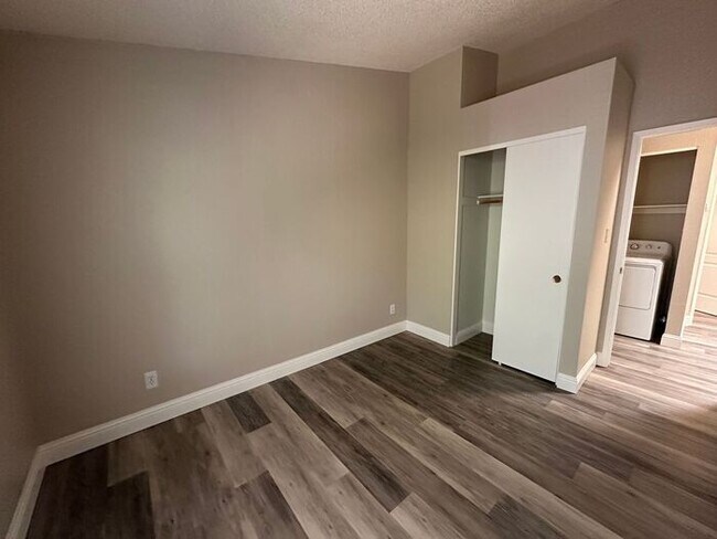 Building Photo - 1170 Forest Knoll Ct