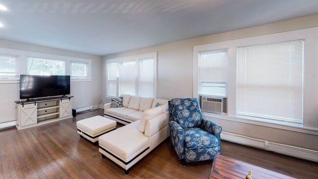 Building Photo - Charming and Spacious 5BD 2.5BA House in Beaver Hills!