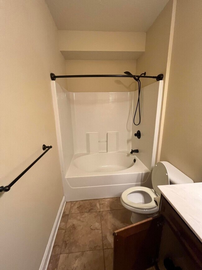 Building Photo - 808 Pine Alley St