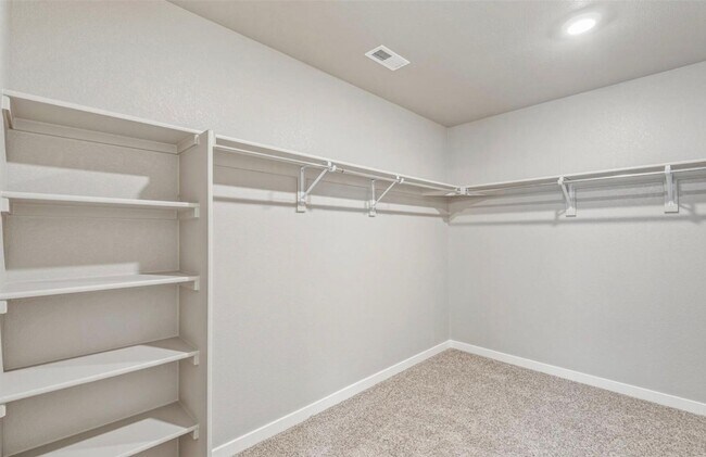 Building Photo - Newer 5-Bedroom Home Including All Applian...