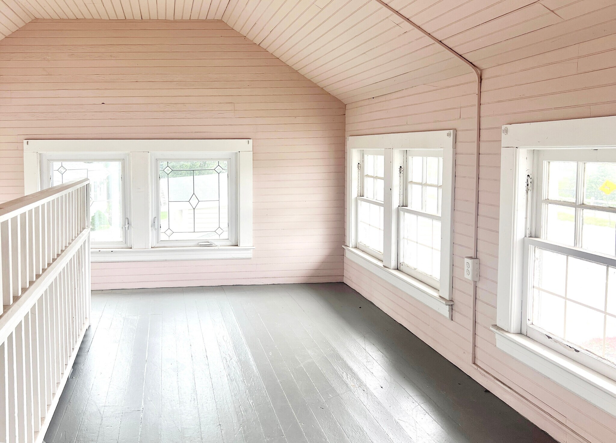 Upstairs Landing to relax - 605 Piermont Ave