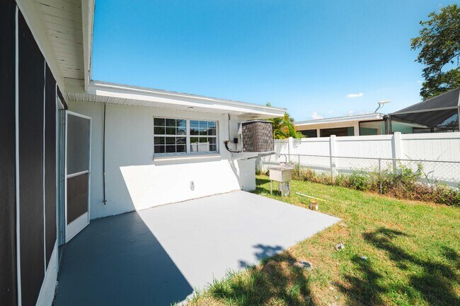 Building Photo - 2491 Coronado Way