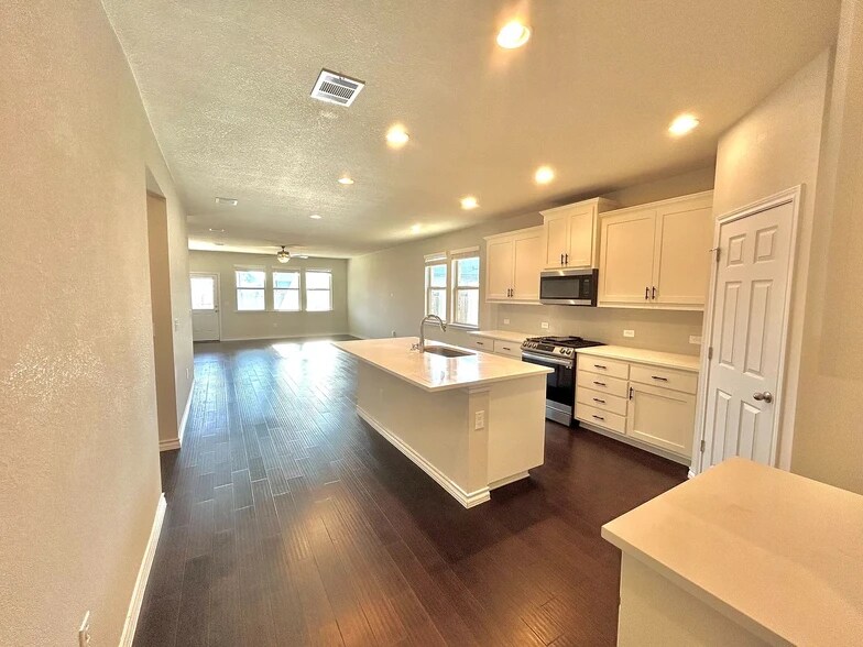 Building Photo - 7305 Vidrine St