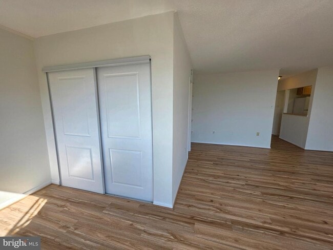 Building Photo - 2059 Huntington Ave