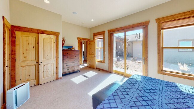 Building Photo - Luxurious and comfortable living experience