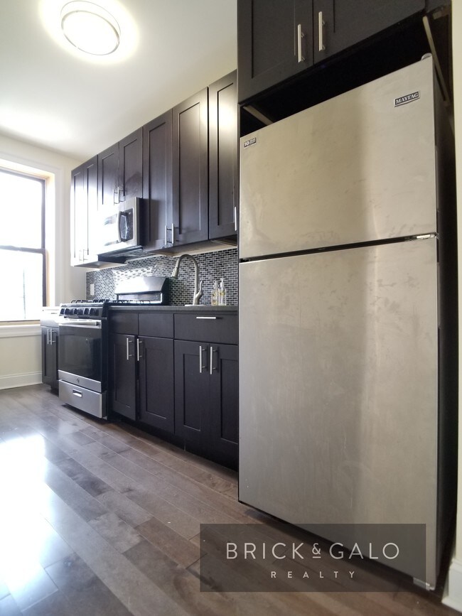Building Photo - 224-24 Hinckley Pl