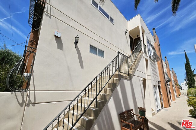 Building Photo - 4220 Fair Ave