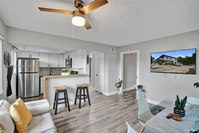 Building Photo - 335 SW 20th St