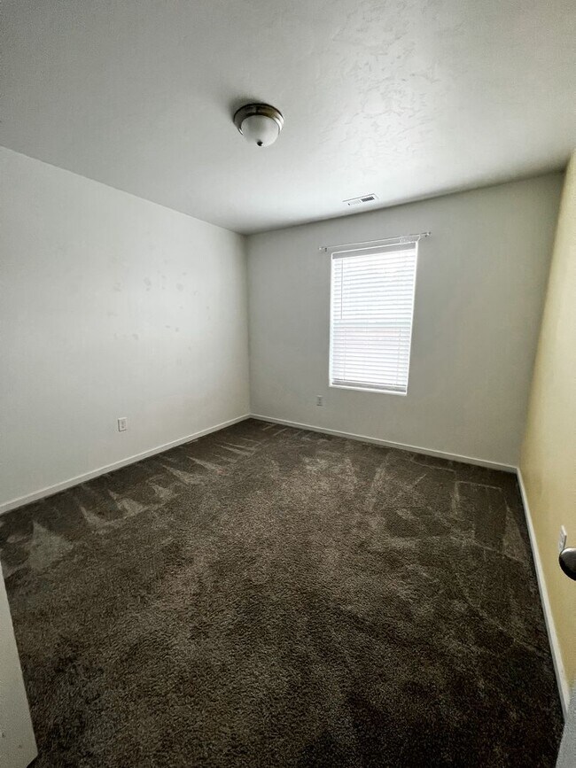 Building Photo - 645 E 35th Ave