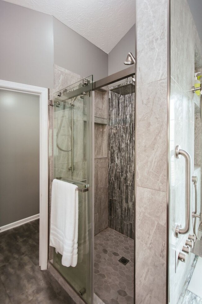 Building Photo - 137 Bristol Woods Dr