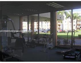 Building Photo - 9300 Fontainebleau Blvd