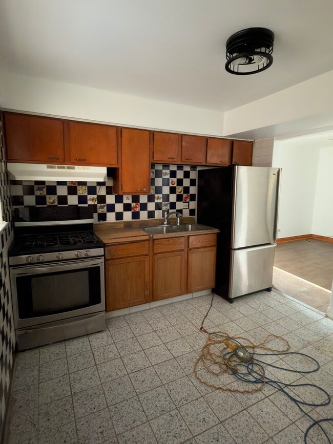 Building Photo - 5205 S 73rd Ct