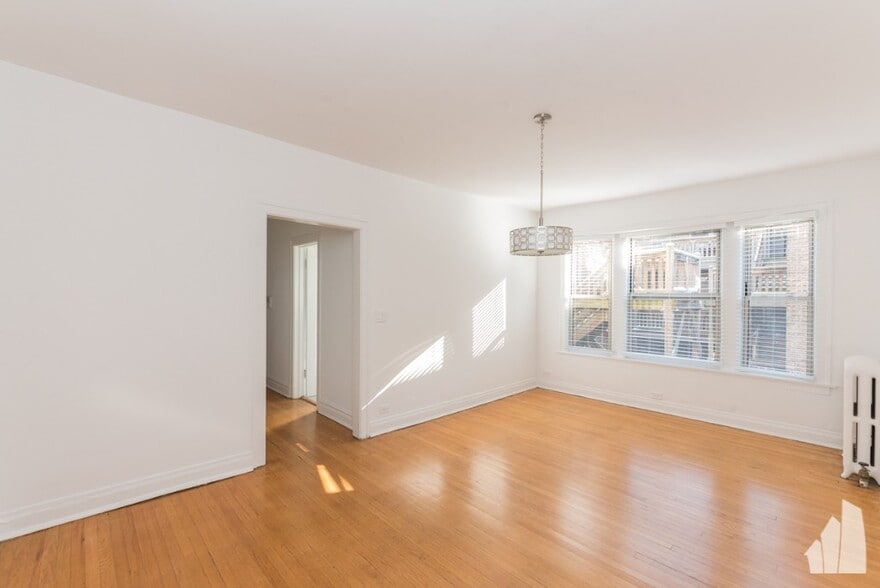 Building Photo - 1212 W Lunt Ave