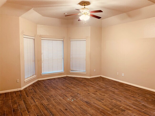 Building Photo - 731 Annie's Way