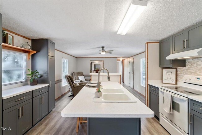 Building Photo - 10317 Giles Rd